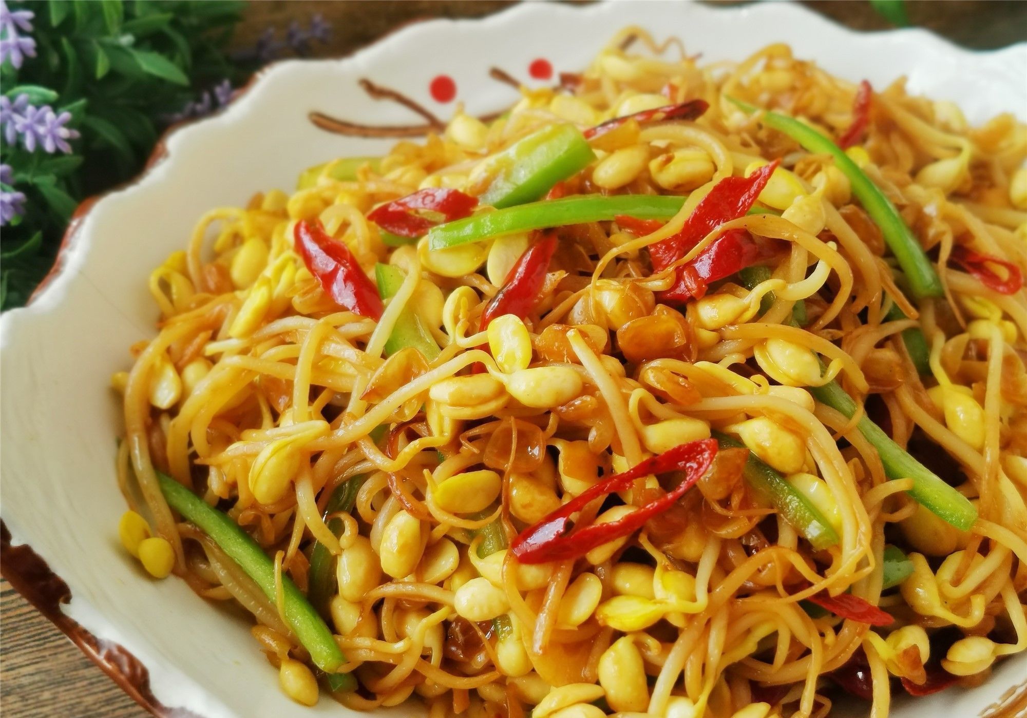 人体吸收|黄豆芽怎样做好吃,这个家常做法特香,不用放肉,佐酒下饭都不错