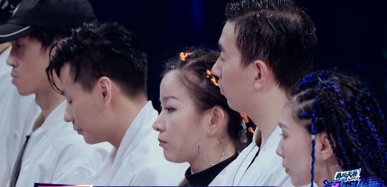  删减|王一博战队水舞台险胜，钟汉良删减技巧动作，导演忽略安全因素