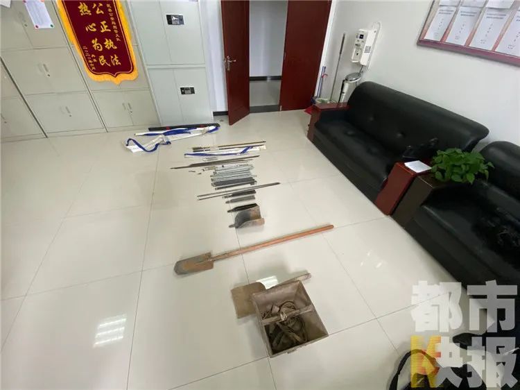  南立伟|四人相约夜间盗墓，挖了一米果断放弃！原因令人哭笑不得