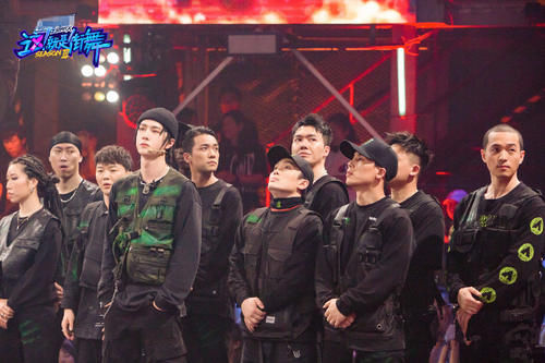  肖杰|《街舞3》中肖杰意外摔倒只是“节目效果”？种种迹象表明并不是