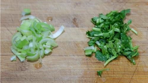  好喝|为什么饭店的疙瘩汤大小均匀又好喝？原来秘密在这里，在家也能做