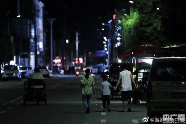 直击|直击抗洪一线——夜幕下的王家坝