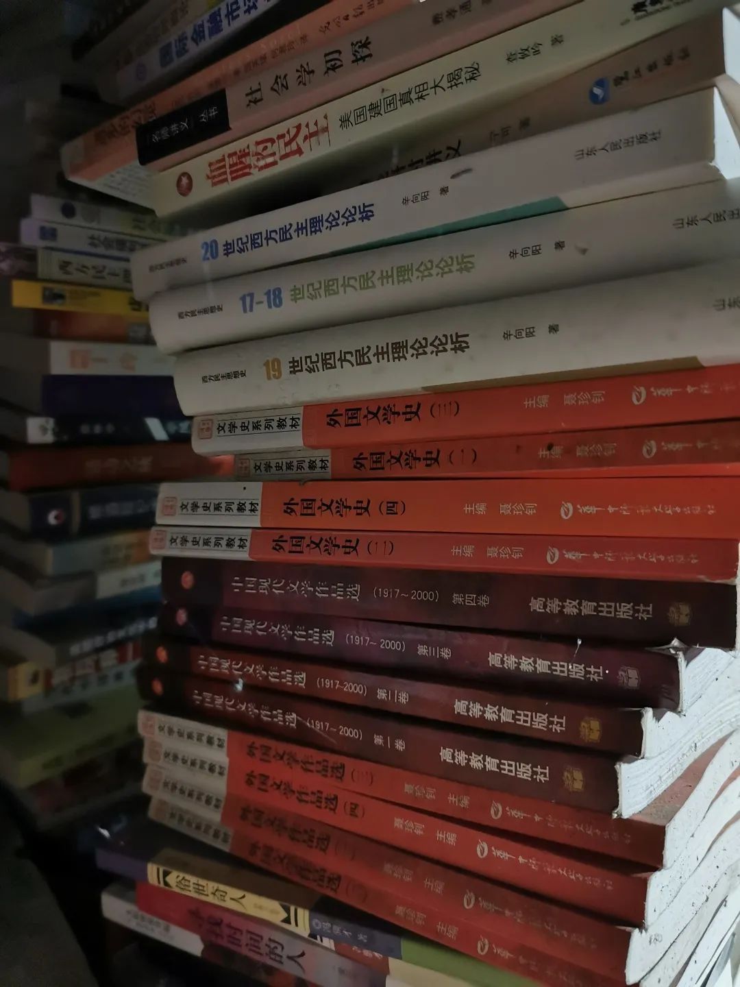  虞永亮|他，生活困难却坐拥“书城”