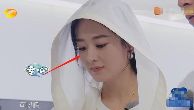  优越|赵丽颖鼻子有多优越？看《中餐厅4》切肉时的脸部特写，全明白了