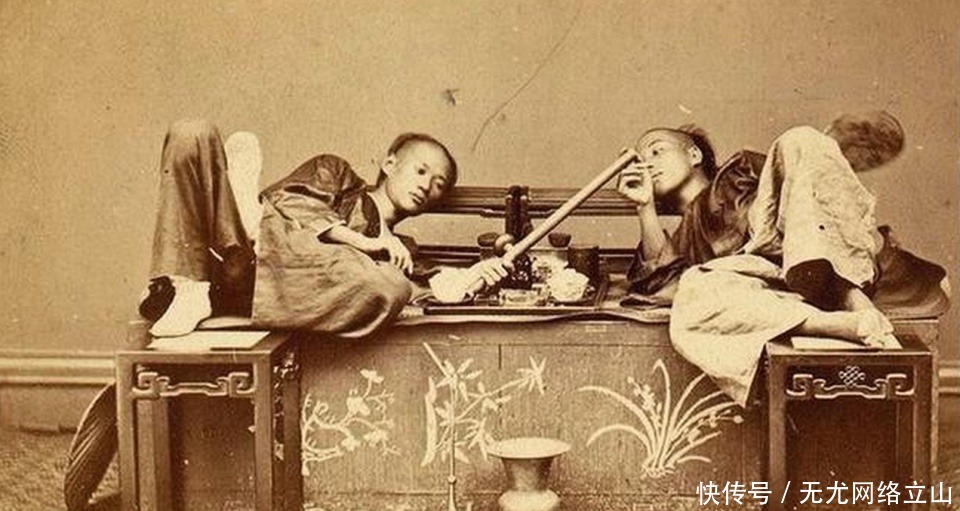 个个|一组清朝吸食鸦片老照片:个个自甘堕落,迷迷糊糊,瘦骨嶙峋