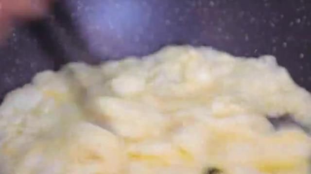  胡萝卜|蒜苔跟胡萝卜做出的美味太香了，少了这几步就不完美了！