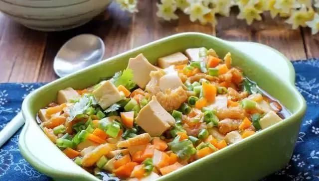 生抽|肉丝炒面,油豆腐炒豆芽,仔姜排骨砂锅煲,虾干蒸豆腐