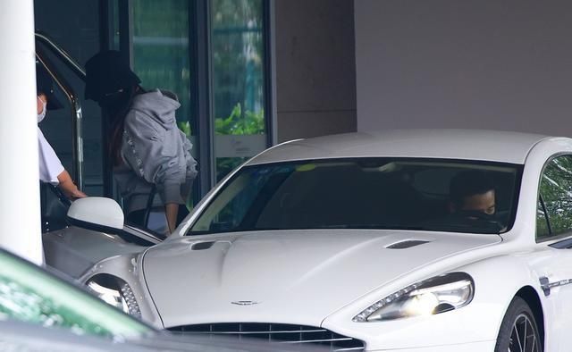 恩爱|罗晋为唐嫣当司机恩爱甜蜜,糖糖体态修长低调现身