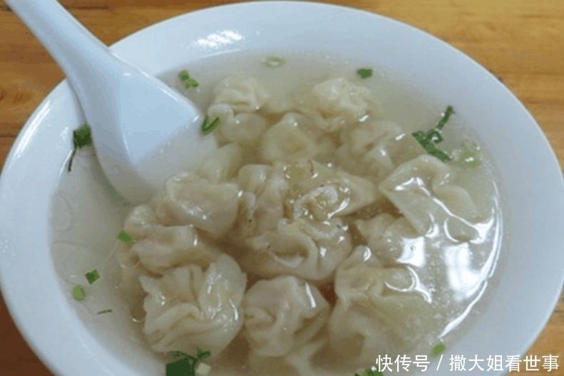 报警|男子吃馄饨, 微信转账十五扣一千五, 男子报警后, 老板愣了