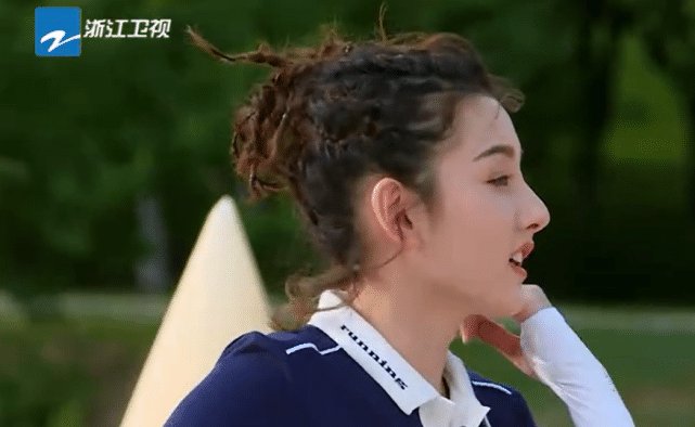  创意|叫“导演”官方, 叫“姚PD”没创意, 宋祖儿的称呼亮了, 难怪李晨邀她常驻