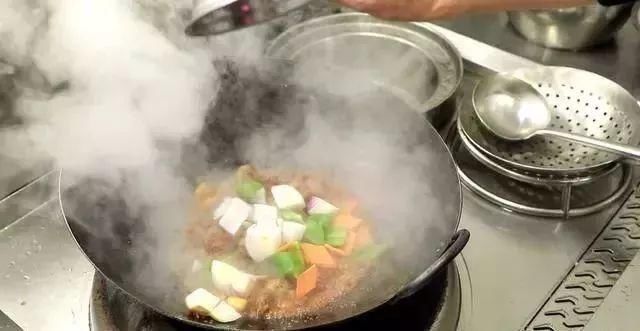  煸炒|教你煸炒鸡正宗做法，只需简单几步，比饭店做的都好吃