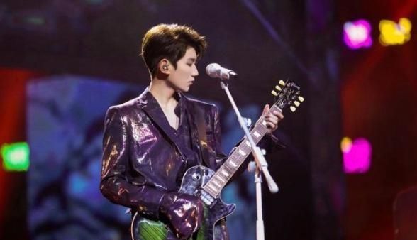 歌手|东方风云榜音乐盛典，几位歌手奖牌拿到手软，再多就真的拿不下了