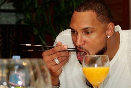 新型|为了吃中餐,外国人发明“新型筷叉”,把中国网友乐坏了