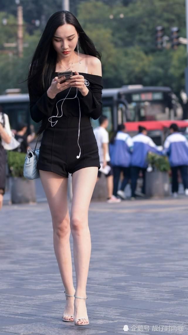  个性|好身材配上个性穿搭，美得清新又自然，搭配简单也很美！