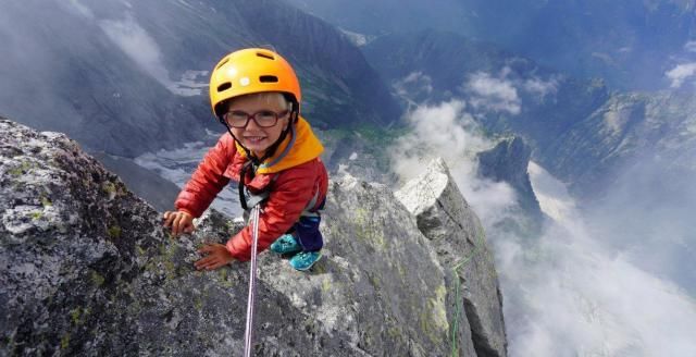  攀登上|你没看错！3岁英国男孩成为世界攀登上3308米山峰年龄最小的人