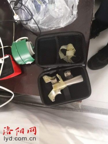  打碎|男子学“网红”打弹弓 打碎商铺5块玻璃被拘留