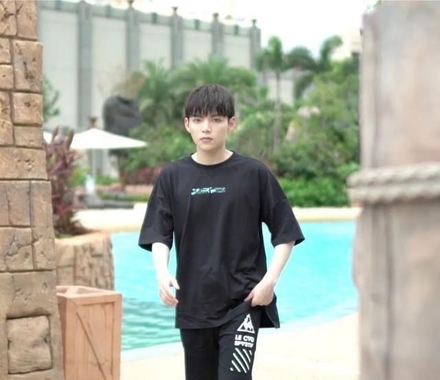  天赋|多次参加选秀节目被忽略，靠着自己的搞笑天赋爆红，圈粉无数