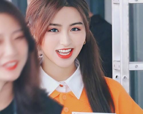  杜华真|杜华真厉害，将王一博送《天天向上》后，又把金子涵推上《快本》