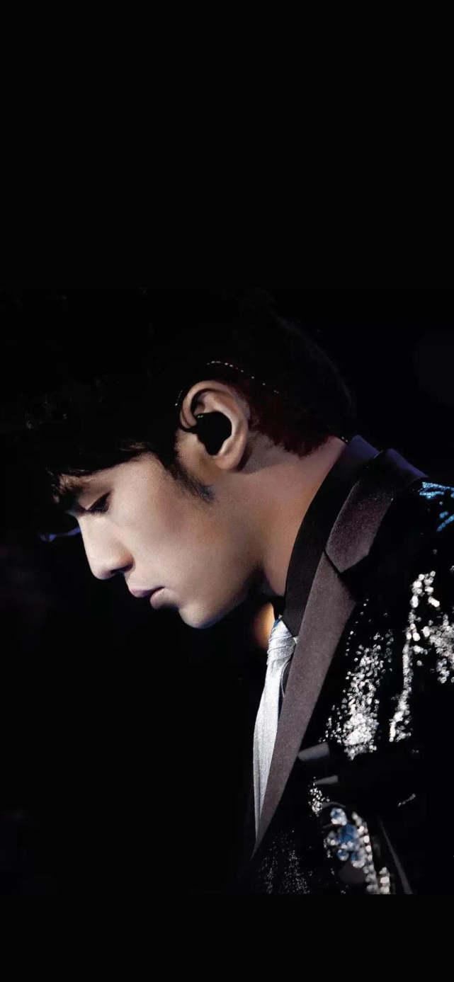  英雄|英雄联盟表演赛，王俊凯被指：把路走窄，周杰伦耍大牌竟没到现场