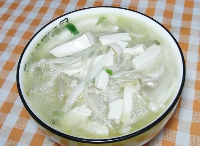 窍门|适合夏天喝的汤,豆腐三菌汤,三个窍门,鲜香嫩滑,好吃开胃下饭