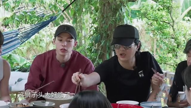  向往|向往的生活：一桌10个人，黄磊只做了3个狮子头，够谁吃？