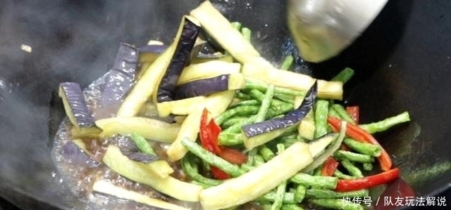 大盘|这2样素菜一起炒,夏天少不了几块钱一大盘,脆嫩鲜香,特下饭