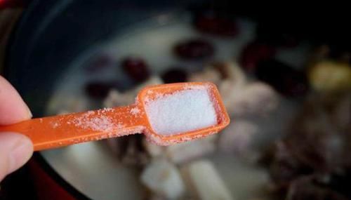  秘诀|鸡汤怎么炖都不入味？教你1个秘诀，保证鲜香入味