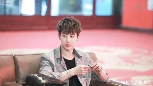 王一博|从UNIQ队长到《追逐梦想》,周艺轩如何慢慢活在王一博光芒之下