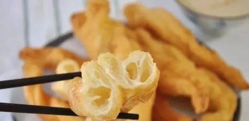  酥脆|炸油条，用酵母是“大错”1斤面加9克它，膨松酥脆，个个空心