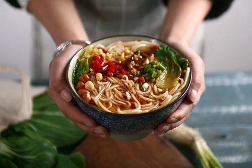 热干面|5座城市5碗面，都是家喻户晓的美食，你都吃过吗？没吃过就可惜了