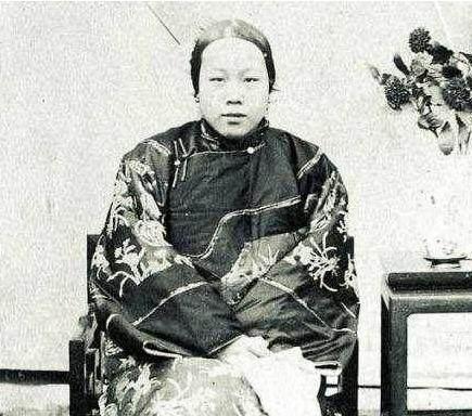  富人|晚清为何衰败，从这些富人的腐化生活中就看出来了，不坏才怪