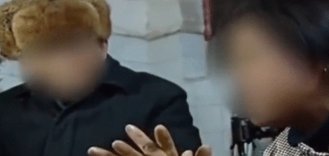 反对|95岁大爷不顾家人反对,与家里45岁保姆结婚赶走孙子,现况如何