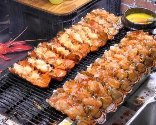 哥哥|小哥哥卖“高档小吃”,50元一个,不准食客挑,食客却排着长队买