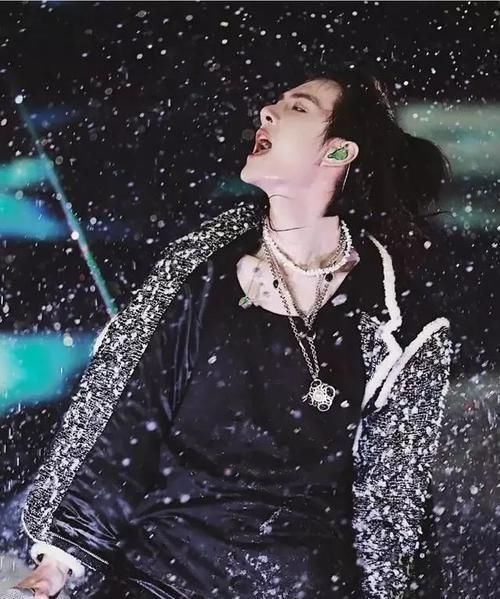 618超拼之夜|同样是在水中跳热舞,为啥王一博获好评,THE9遭吐槽?