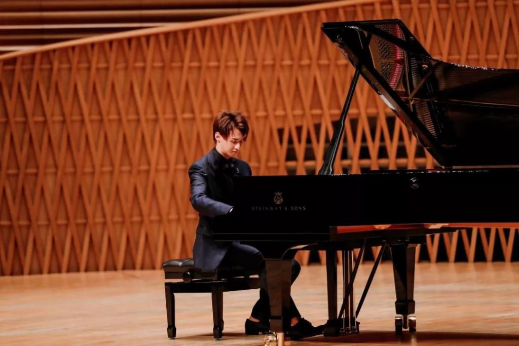 旅者|时空里的浪漫旅者：对话新生代钢琴艺术家张浩天