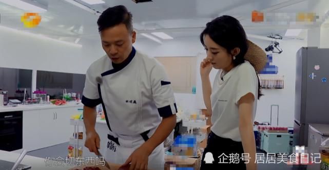  赵丽颖|《中餐厅》赵丽颖切牛肉被曝做戏！一举动“露馅 ”？网友：装不了！