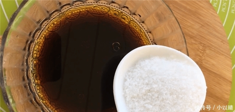  放进|一整只鸡放进电饭锅, 不加一滴水, 想不到这么好吃, 鲜嫩多汁