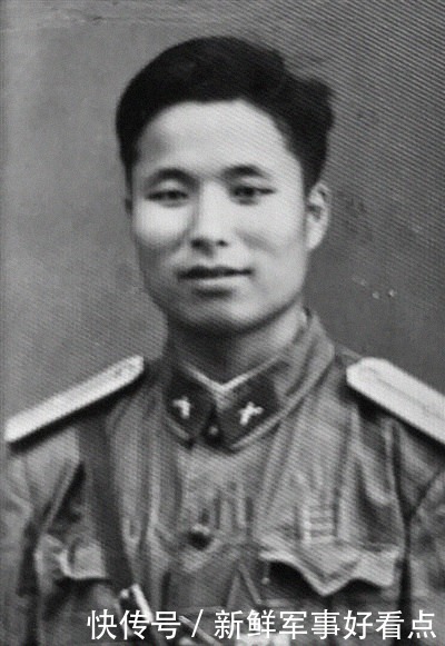 发回|他收集战场故事发回国内 他收听国内新闻传到战场