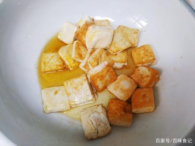  砂锅|《中餐厅4》：林大厨的“砂锅焖鱼”火了，赵丽颖也忍不住称赞