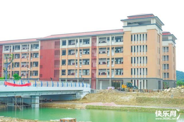  揭牌|你好，新校区！百年贵高新校区正式揭牌！