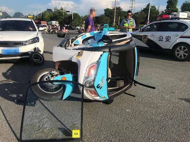  闯红灯|桂林“老年代步车”闯红灯被撞倒，还要承担全部责任