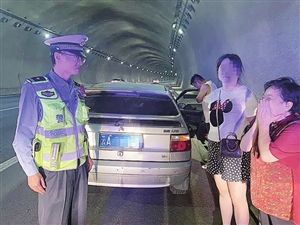 路上车|去富民吃野生菌回昆路上车没油 停高速路隧道内