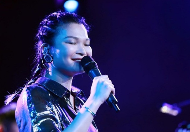  复古|《我是唱作人》预告，张艺兴复古造型抢眼，打“小抄”从小就会