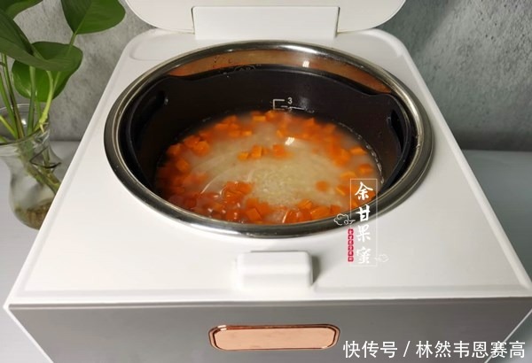  饭菜|一家三口的午餐，家常下饭菜简单味美，精细搭配家人都喜欢