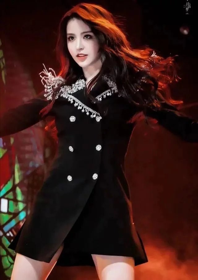  主持|《快乐大本营》要增加新主持？原来是她，17岁就获得华裔小姐季军