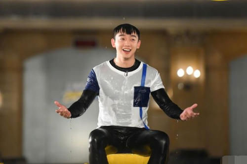  李晨|郑恺荣获跑男100期“全勤奖”，宋雨琦深情评论，李晨回应让人笑出猪叫