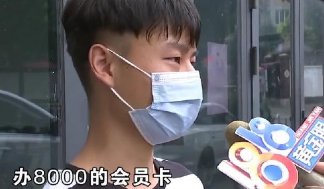 小伙|小伙理发偶遇“老乡”,结账却花了8000元?店长:我们也委屈