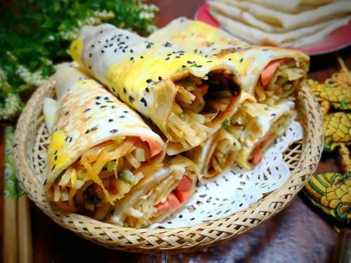  不了|秋天，我家儿子超爱吃这早餐，一日三餐基本吃不了多少，一口一卷，几分钟上桌