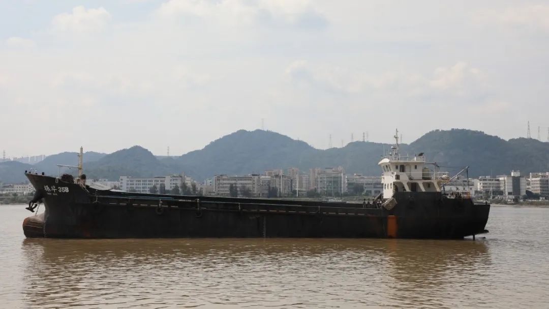 案值|中国海警连续查获2起海上特大涉嫌走私香烟案总案值过亿元