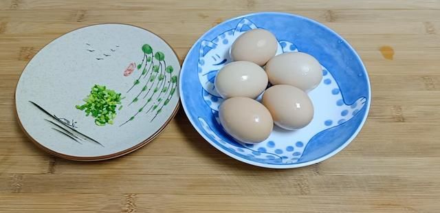 可口|煎蛋饼这样做，干香可口，味道诱人，煎制时满屋子都能闻到香味